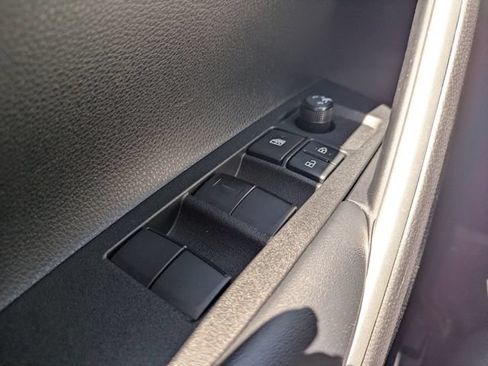 Used 2025 Toyota Corolla Cross L FWD image 23