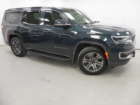 Used 2022 Jeep Wagoneer Series III w/ Flexible Seating Group image 10