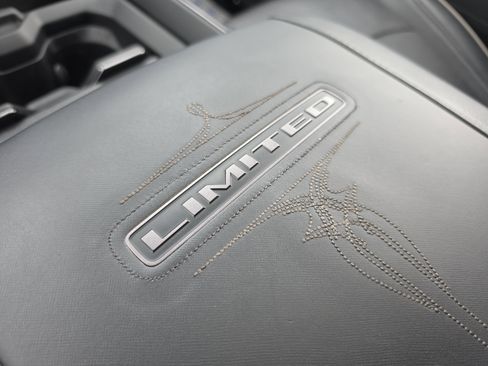 Used 2024 RAM 2500 Limited AWD/4WD image 38
