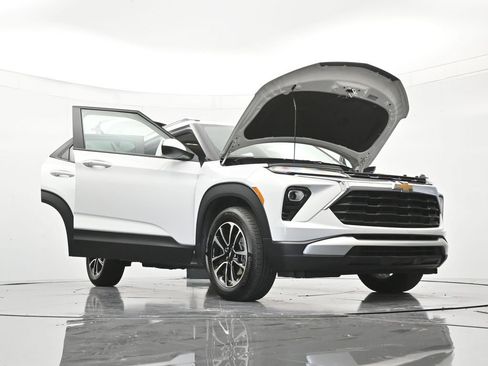 Certified 2025 Chevrolet TrailBlazer LT FWD image 50