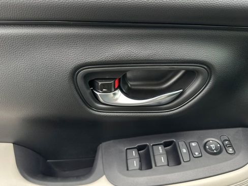 Used 2026 Honda HR-V LX image 10