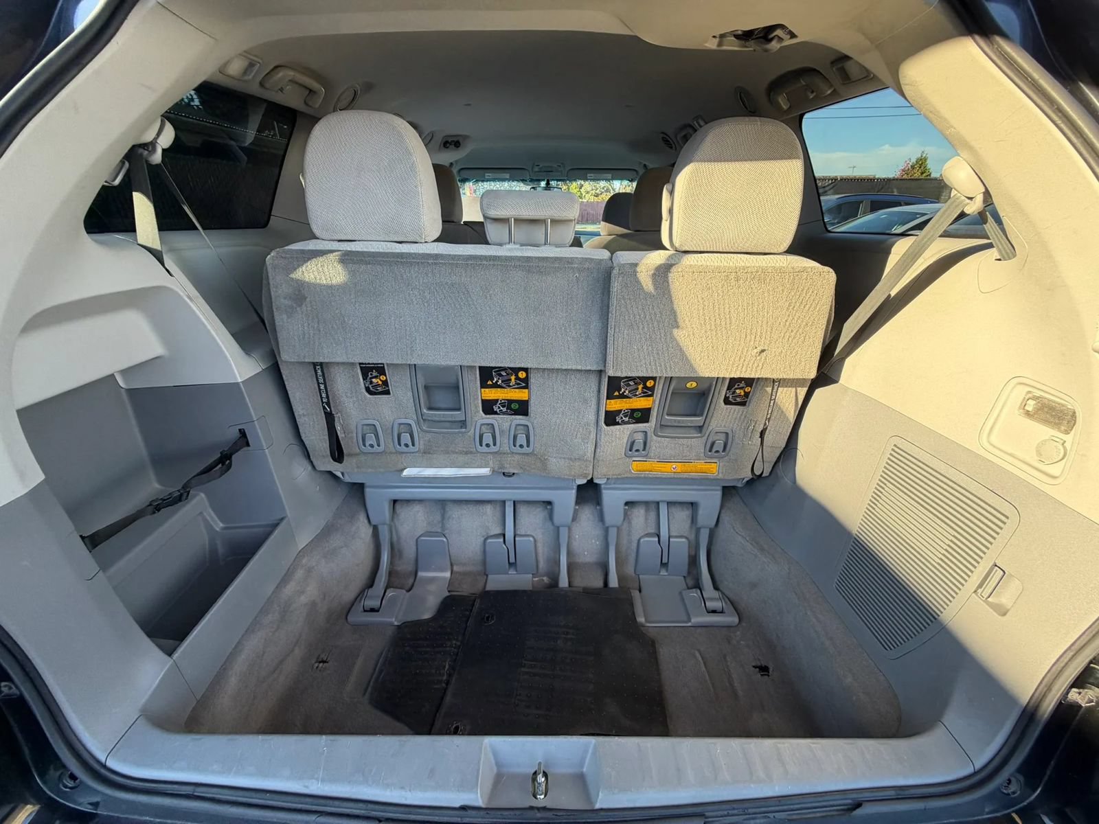Used 2012 Toyota Sienna LE FWD image 11
