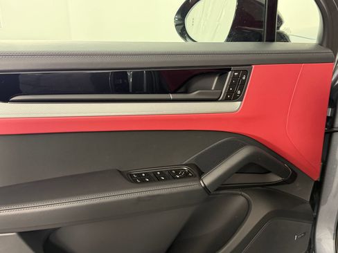 Certified 2026 Porsche Cayenne AWD/4WD image 15