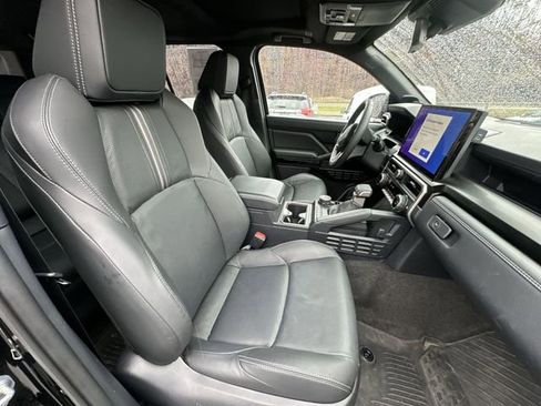 Certified 2025 Toyota 4Runner Limited image 28