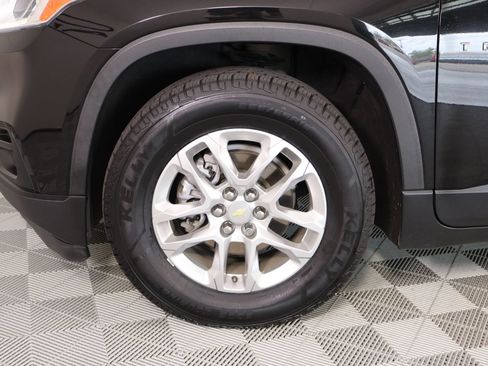 Used 2021 Chevrolet Traverse LS FWD image 17