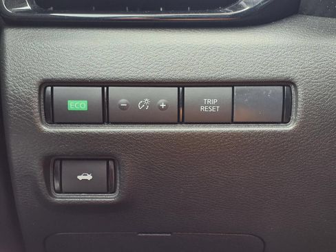 Used 2025 Nissan Sentra SR w/ Midnight Edition FWD image 9