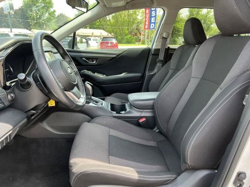 Used 2023 Subaru Outback Premium AWD/4WD image 3