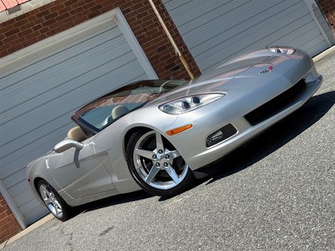 Used 2005 Chevrolet Corvette Convertible w/ Preferred Equipment Group RWD image 31