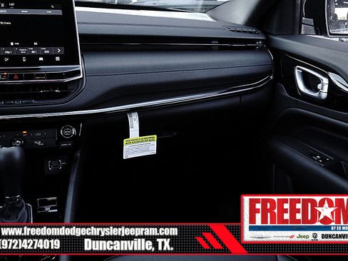 New 2026 Jeep Compass Latitude image 38