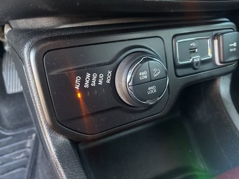 Used 2019 Jeep Renegade Trailhawk w/ LED Lighting Group image 17