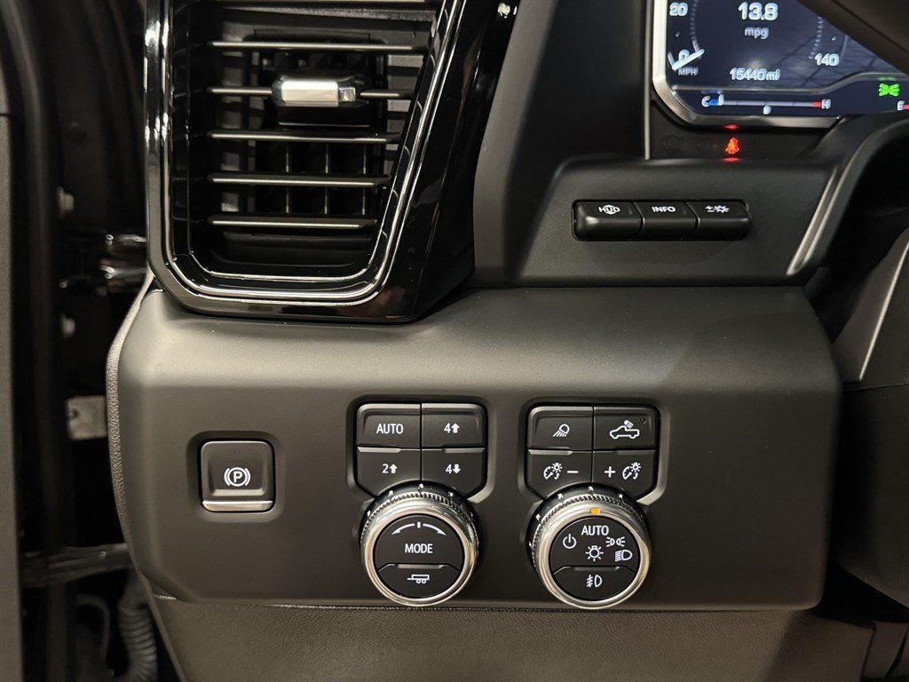 Used 2024 GMC Sierra 2500 AT4 w/ AT4 Premium Plus Package AWD/4WD image 33
