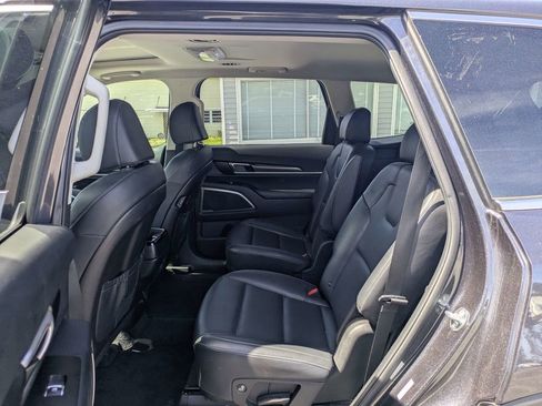 Used 2025 Kia Telluride S image 15