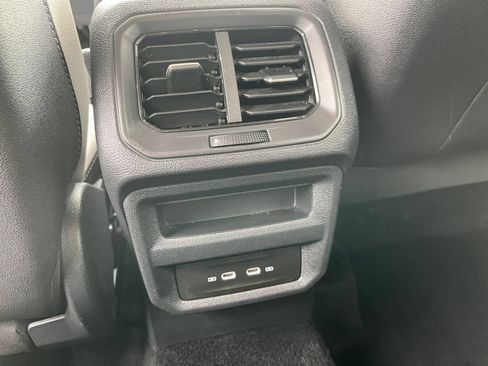 Used 2026 Volkswagen Taos SE AWD/4WD image 19