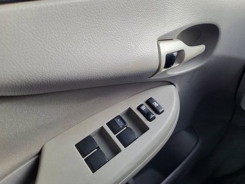 Used 2013 Toyota Corolla L image 22