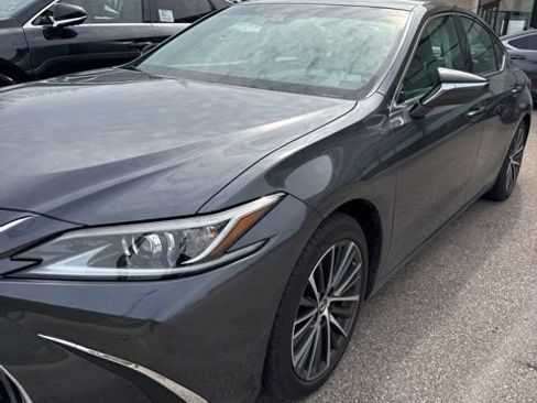 Used 2023 Lexus ES 350 w/ Accessory Package (Z2) FWD image 2