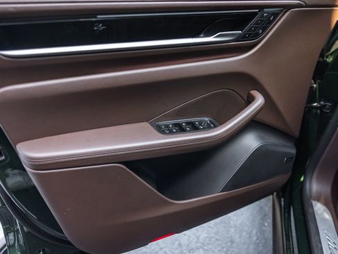 Certified 2025 Porsche Macan Electric RWD image 19