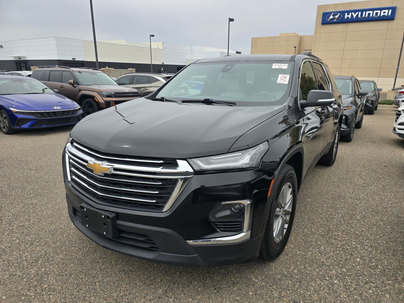 Used 2022 Chevrolet Traverse LT FWD image 1