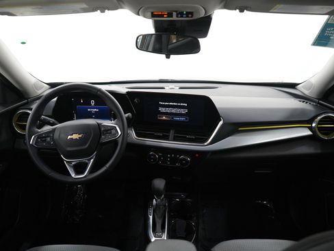 Used 2024 Chevrolet Trax LT w/ Driver Confidence Package FWD image 11