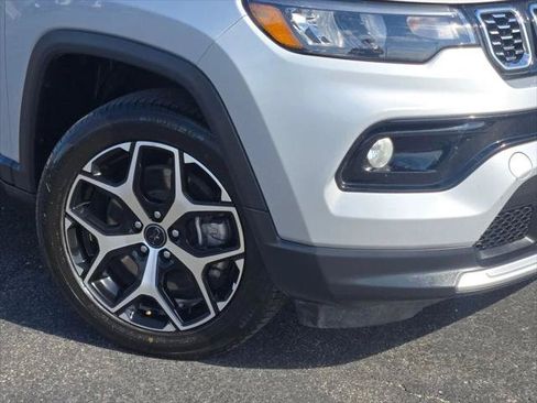Certified 2025 Jeep Compass Limited AWD/4WD image 3