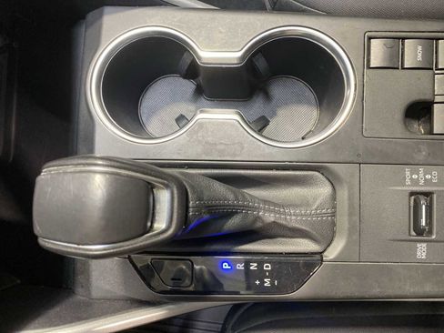 Used 2023 Toyota Highlander LE FWD image 17