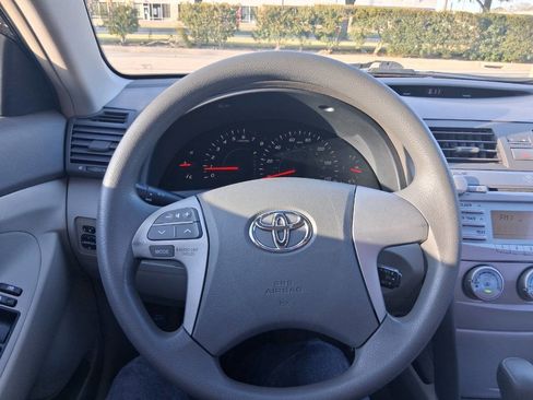 Used 2009 Toyota Camry LE image 17