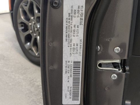 Used 2018 Chrysler 300 S w/ 300S Premium Group 2 image 33