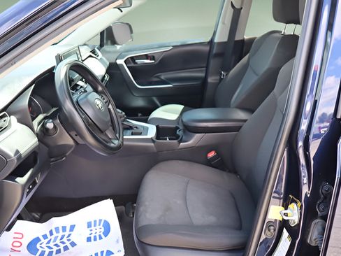 Used 2022 Toyota RAV4 XLE AWD/4WD image 14