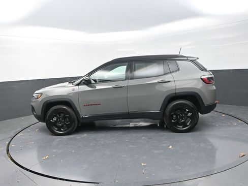 Used 2024 Jeep Compass Trailhawk image 6