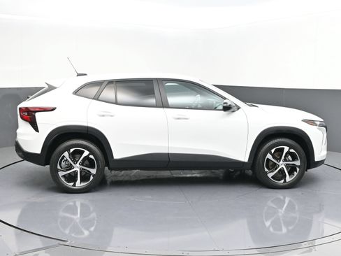 Certified 2024 Chevrolet Trax RS w/ Driver Confidence Package FWD image 8