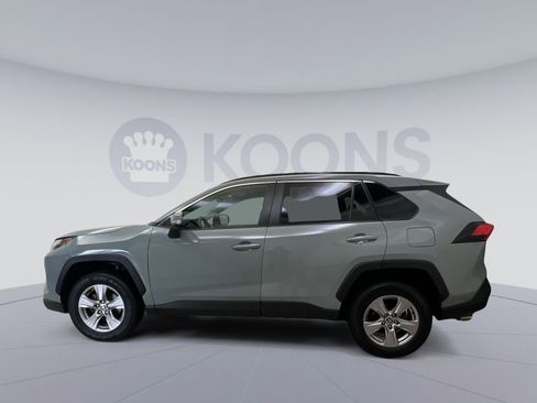 Used 2022 Toyota RAV4 XLE image 2