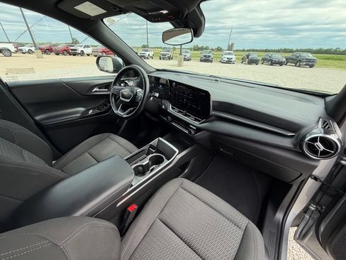 Used 2025 Chevrolet Equinox LT FWD image 31