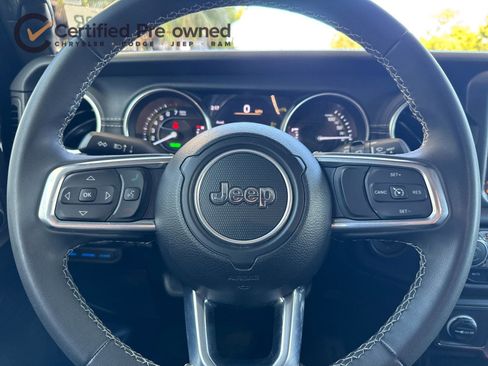 Used 2023 Jeep Wrangler Unlimited Sahara image 25