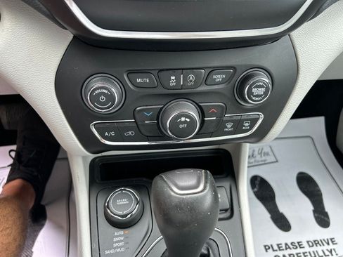 Used 2021 Jeep Cherokee Latitude Lux AWD/4WD image 21