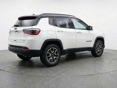 Used 2025 Jeep Compass Trailhawk image 7