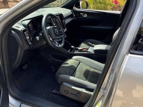 Used 2023 Volvo XC40 Recharge Ultimate AWD/4WD image 3