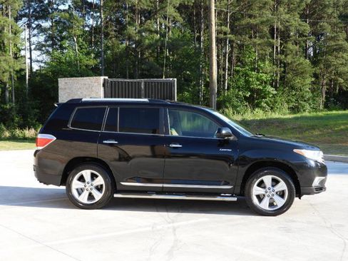 Used 2011 Toyota Highlander Limited w/ Tow Pkg FWD image 26