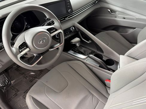 Used 2023 Hyundai Elantra SEL FWD image 9