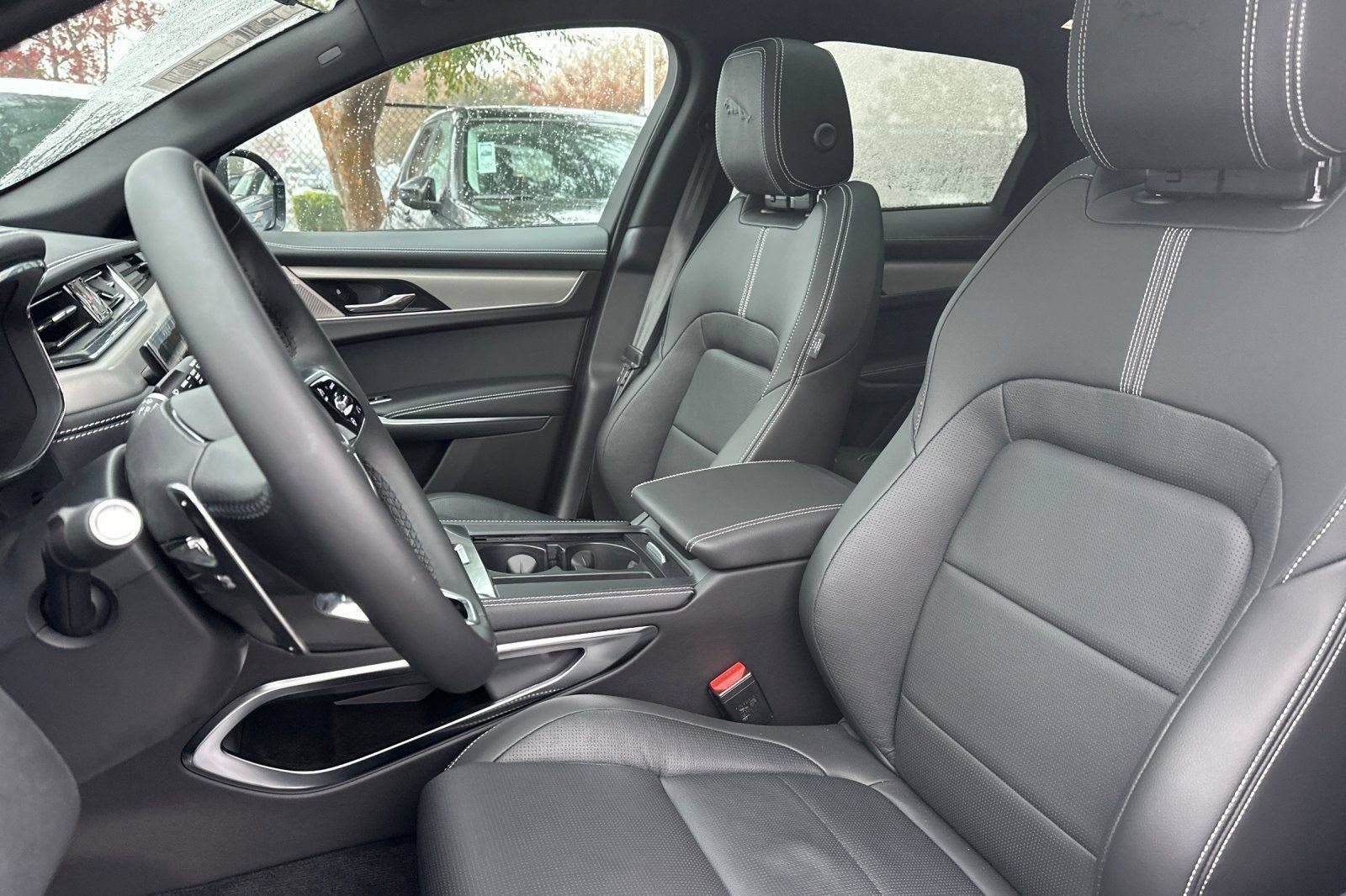 New 2025 Jaguar F-PACE R-Dynamic S AWD/4WD image 5
