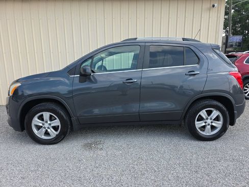 Used 2016 Chevrolet Trax LT w/ LT Sun and Sound Package AWD/4WD image 9