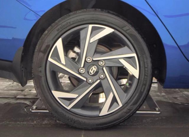 Used 2025 Hyundai Elantra Sport FWD image 14