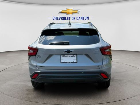 New 2026 Chevrolet Trax LT w/ Midnight Edition FWD image 6