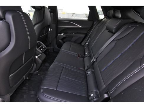 New 2026 Cadillac Lyriq Luxury AWD/4WD image 7