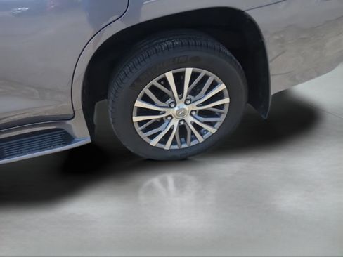 Used 2018 Lexus LX 570 4WD image 32