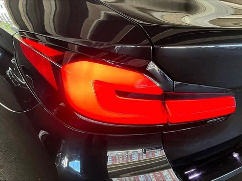 Used 2023 BMW 530i w/ Premium Package image 28