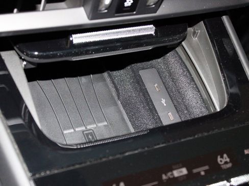 Certified 2025 Porsche Cayenne Coupe image 32