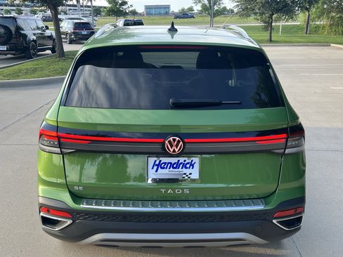 Used 2025 Volkswagen Taos SE FWD image 9