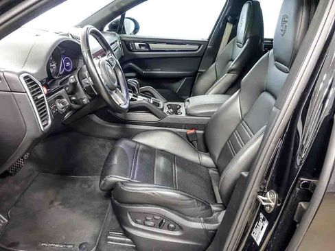 Used 2022 Porsche Cayenne Platinum Edition AWD/4WD image 9