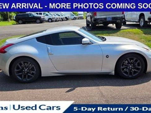 Used 2017 Nissan 370Z Coupe RWD image 12
