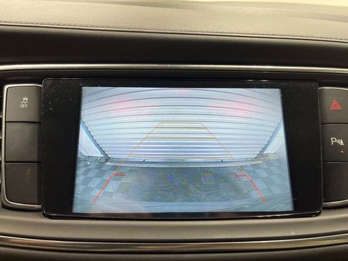 Used 2018 Buick Enclave Essence image 17