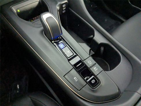 Used 2023 Toyota Crown Limited image 20